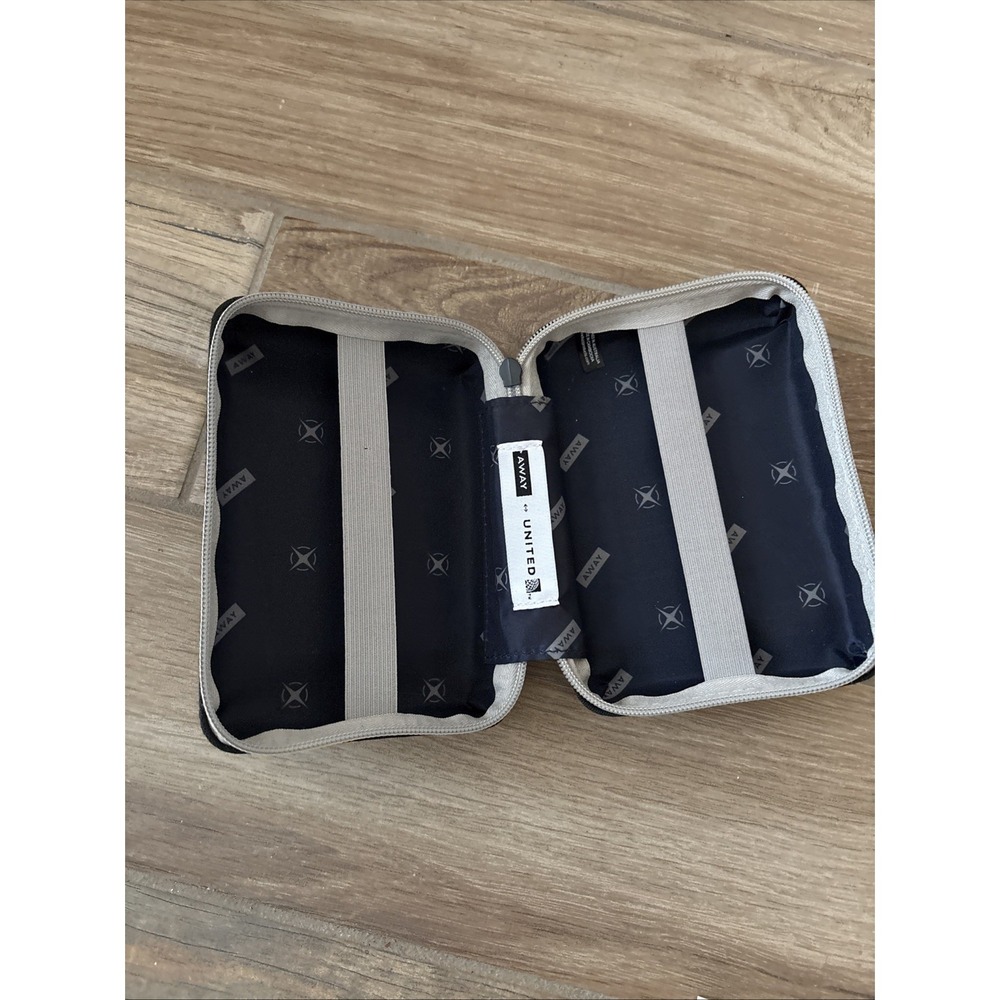 Gray Cat Carrier Travel Case - Compact Pet Travel Organizer